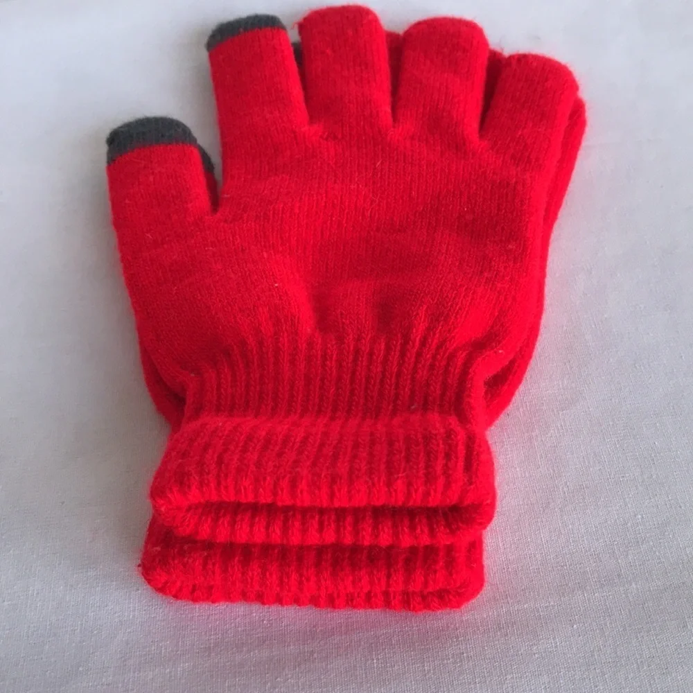 Red gloves with two gray fingertips on each hand